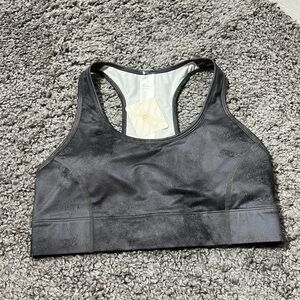 Fabletics on-the-go médium impact sports bra size M